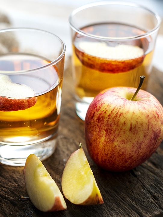 red apple and apple cider vinegar